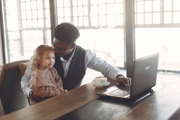 Comment trouver un job de garde d’enfant en tant qu’étudiant